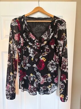 White House Black Market Floral Blouse Size Medium Elegant Ruffled Lined N1